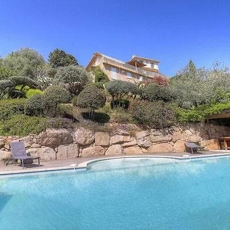 La Grande Piscine Villa *